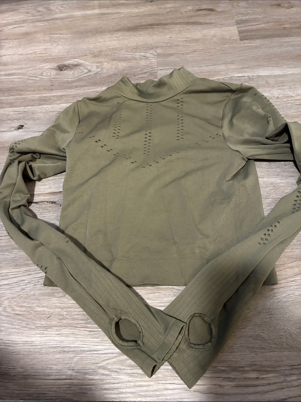 Old Navy Active Cut Out Crop Top